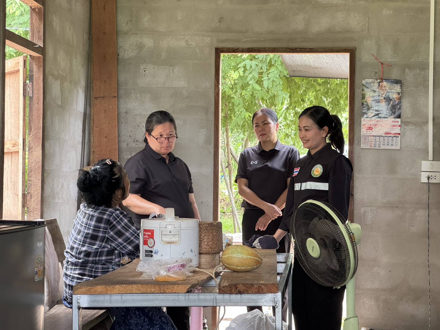 นายกเทศมนตรีตำบลหนองสูงเหนือ ออกตรวจสภาพบ้านผู้พิการเพื่อขอรับงบประมาณสนับสนุนจากสำนักงานพัฒนาสังคมและความมั่นคงของมนุษย์จังหวัดมุกดาหาร